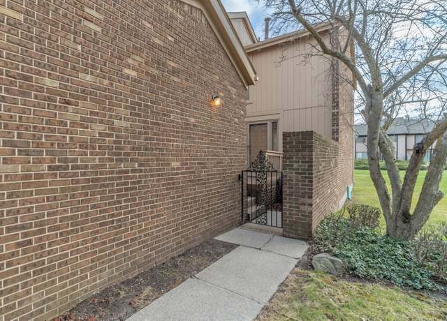 Property at 6250 Potomac Cir, West Bloomfield, MI 48322, 2 beds, 3.5 baths