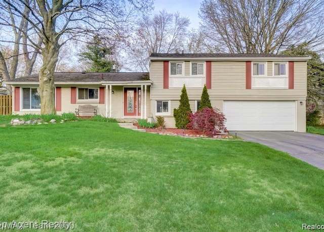 Property at 26126 Westmeath St, Farmington, MI 48334, 4 beds, 2.5 baths