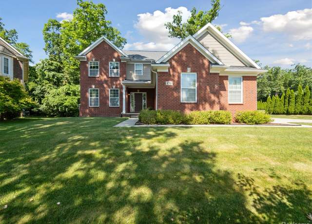 Property at 170 W Reed Lake Ct, Commerce Twp, MI 48390, 5 beds, 3.5 baths