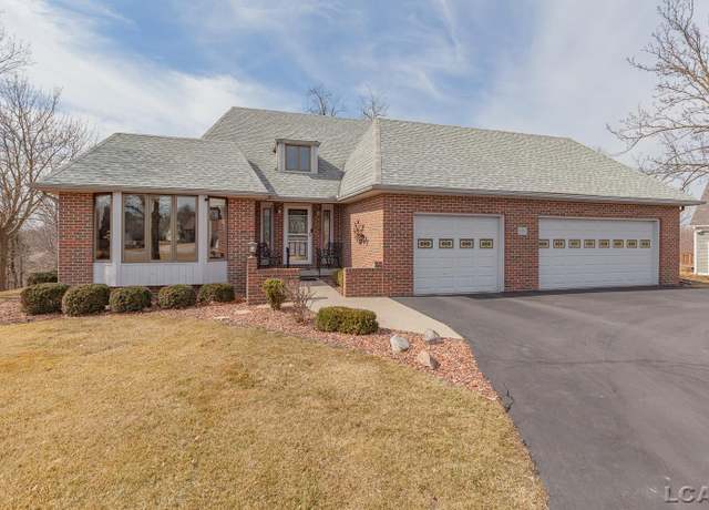 Property at 669 Stonecrest Dr, Adrian, MI 49221, 4 beds, 3 baths