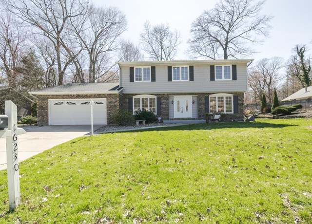 Property at 16230 Woodcrest Dr, Spring Lake, MI 49456, 4 beds, 2.5 baths