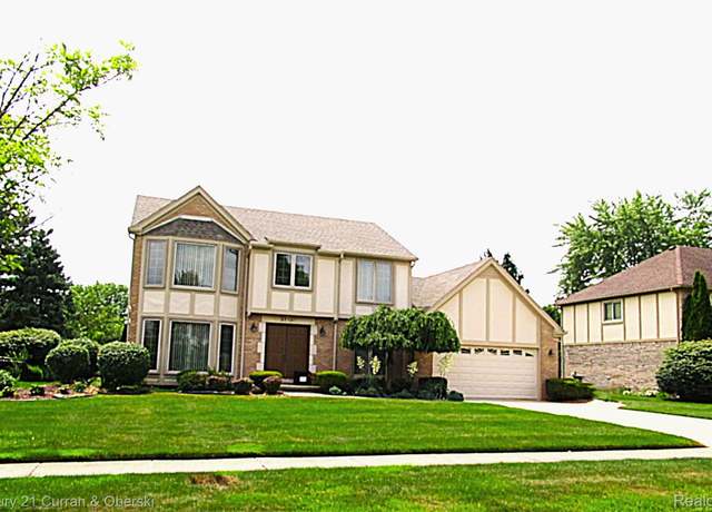 Property at 37137 Muirfield Dr, Livonia, MI 48152, 4 beds, 2.5 baths