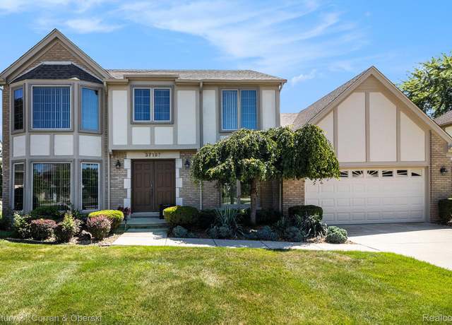 Property at 37137 Muirfield Dr, Livonia, MI 48152, 4 beds, 2.5 baths