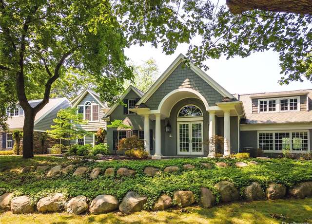 Property at 31265 Woodside Dr, Franklin Village, MI 48025, 4 beds, 4 baths