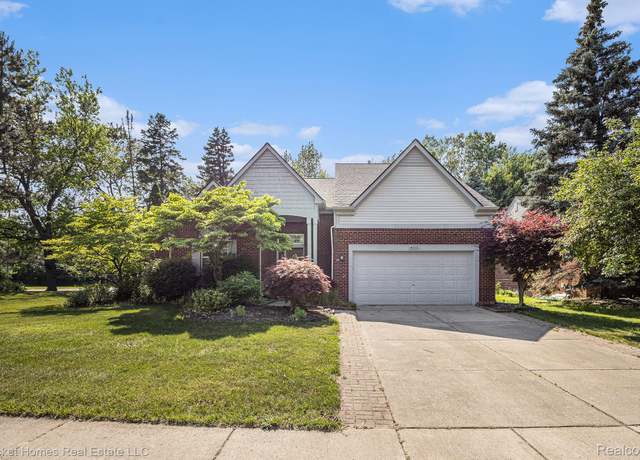 Property at 4015 Keats Dr, Troy, MI 48085, 3 beds, 2.5 baths