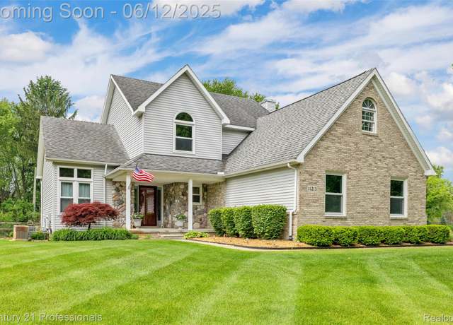 Property at 11213 Youngstree Ct, Davisburg, MI 48350, 3 beds, 2.5 baths