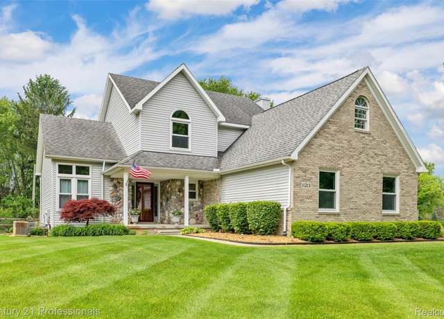 Property at 11213 Youngstree Ct, Davisburg, MI 48350, 3 beds, 2.5 baths