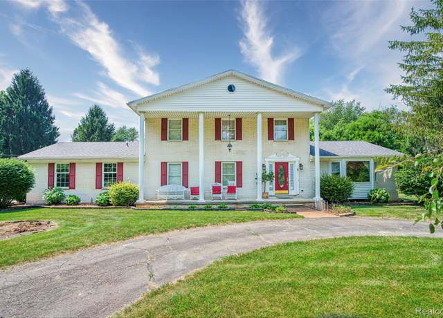 Property at 2220 Pheasant Run Rd, Howell, MI 48843, 4 beds, 2.5 baths