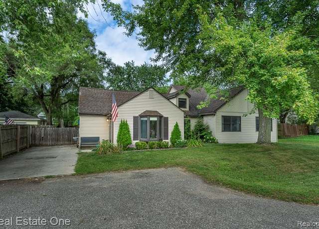 Property at 2460 Emmons Ave, Rochester Hills, MI 48307, 4 beds, 2 baths