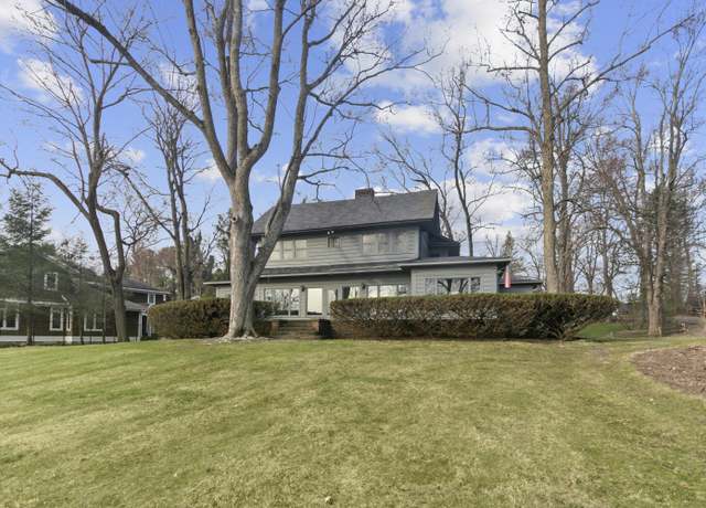 Property at 9568 W Gull Lake Dr, Richland, MI 49083, 4 beds, 2.5 baths