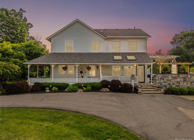 Property at 7739 Clyde Rd, Fenton, MI 48430, 3 beds, 2.5 baths