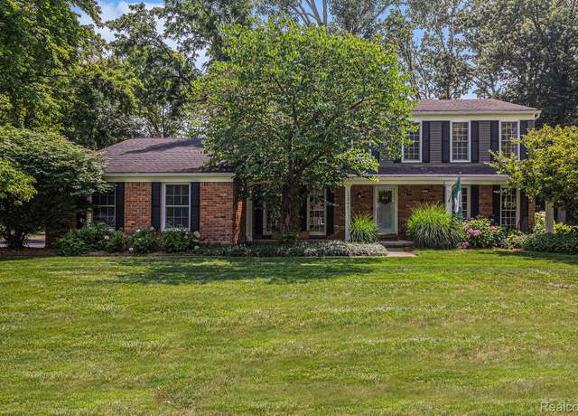Property at 1367 Chestnut Ln, Rochester Hills, MI 48309, 4 beds, 2.5 baths