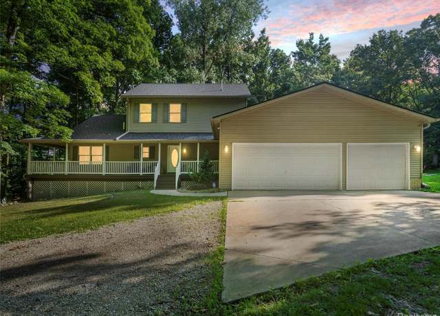 Property at 9480 Hartland Rd, Fenton, MI 48430, 4 beds, 2.5 baths