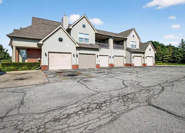 Property at 28715 Portsmouth Ct, New Baltimore, MI 48047, 2 beds, 2 baths
