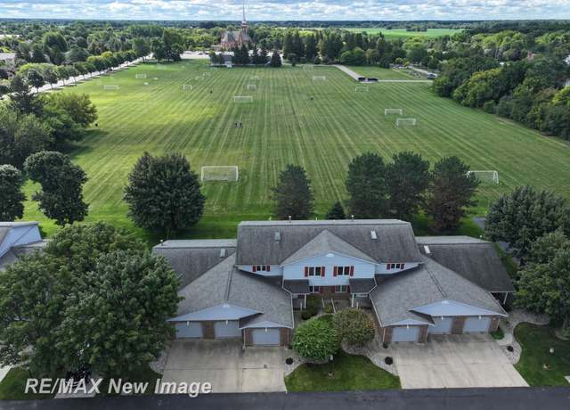 Property at 19 Wilshire Dr, Frankenmuth, MI 48734, 2 beds, 1.5 baths