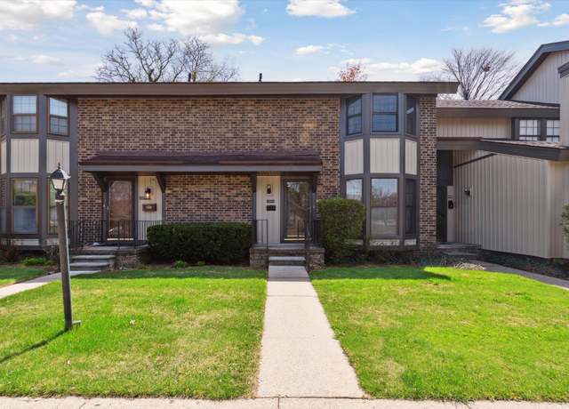 Property at 25073 Oakbrooke Dr, Southfield, MI 48033, 3 beds, 2.5 baths