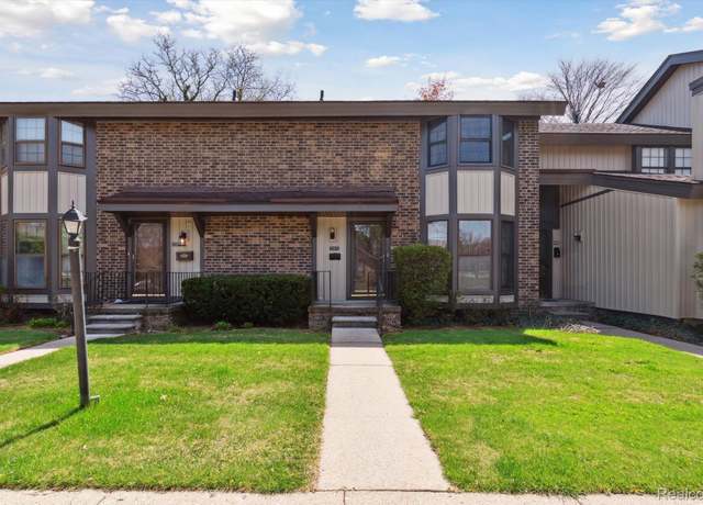 Property at 25073 Oakbrooke Dr, Southfield, MI 48033, 3 beds, 2.5 baths
