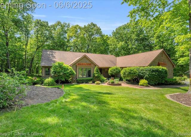 Property at 2198 Pine Hollow Trl, Brighton, MI 48114, 5 beds, 3.5 baths