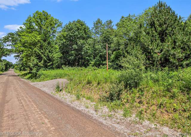 Property at 7132 N Oak Rd, Davison, MI 48423