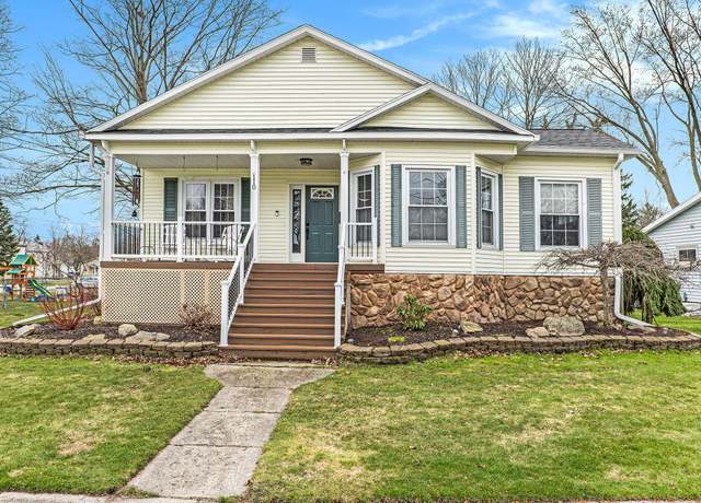 Property at 110 W Maple St, Fremont, MI 49412, 3 beds, 1 bath
