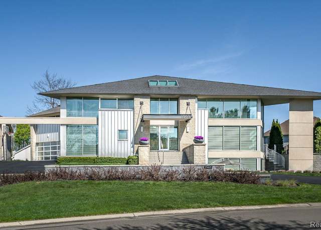 Property at 1363 Forest Bay Dr, Waterford, MI 48328, 4 beds, 4 baths