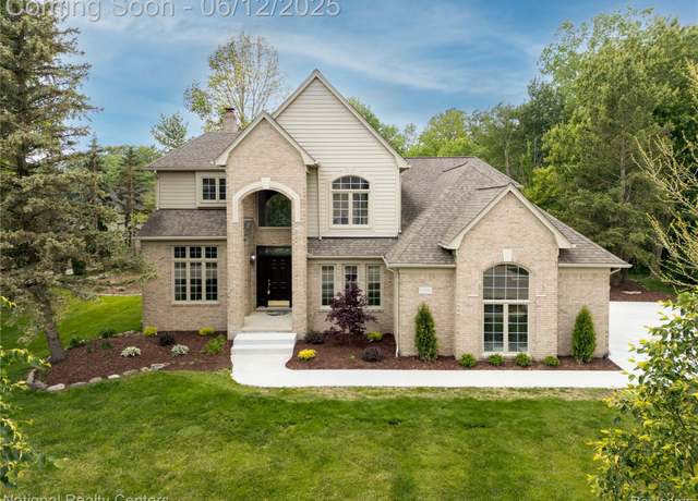 Property at 55495 Parkview Dr, Utica, MI 48316, 4 beds, 3 baths