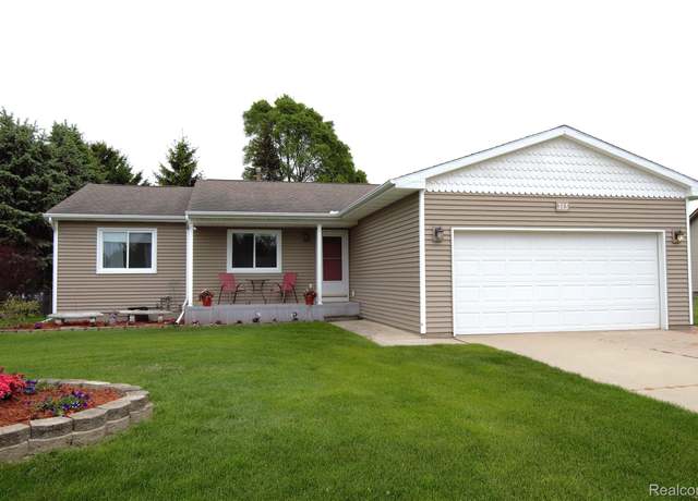 Property at 313 Janet Ln, Almont, MI 48003, 3 beds, 2.5 baths
