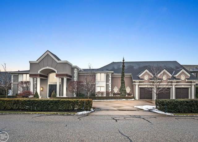 Property at 38371 Huron Pointe Dr, Harrison Township, MI 48045, 4 beds, 6 baths