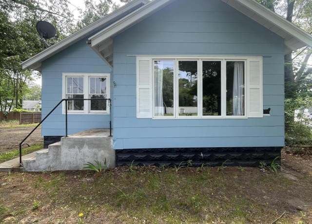 Property at 737 W Hackley Ave, Muskegon, MI 49441, 2 beds, 1 bath