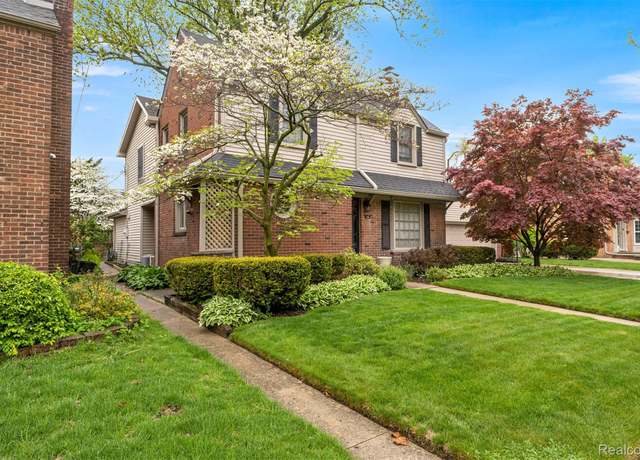 Property at 352 S York St, Dearborn, MI 48124, 4 beds, 2.5 baths