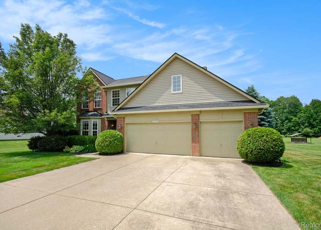 Property at 15740 Aspen Dr, Romulus, MI 48174, 4 beds, 2.5 baths