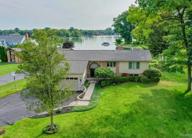 Property at 739 Rachelle St, White Lake, MI 48386, 3 beds, 3 baths