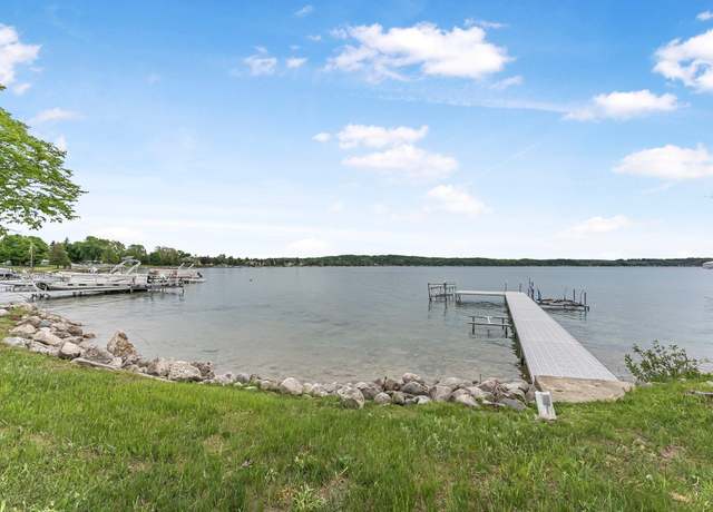 Property at 7510 Crystal Dr, Beulah, MI 49617, 2 beds, 1.5 baths