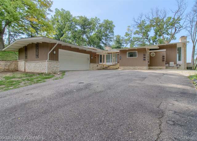Property at 341 Corrie Rd, Ann Arbor, MI 48105, 4 beds, 4 baths