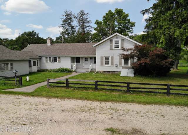 Property at 8162 Groveland Rd, Holly, MI 48442, 3 beds, 1.5 baths