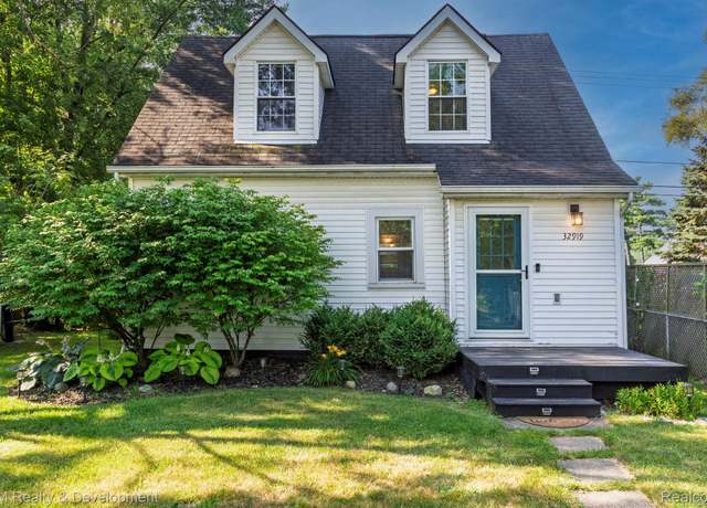 Property at 32919 Pardo St, Garden City, MI 48135, 2 beds, 1 bath