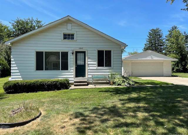 Property at 1645 Killarney Ct, West Bloomfield, MI 48390, 2 beds, 1 bath