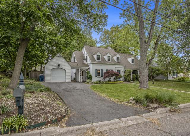Property at 902 Edgemoor Ave, Kalamazoo, MI 49008, 4 beds, 2.5 baths