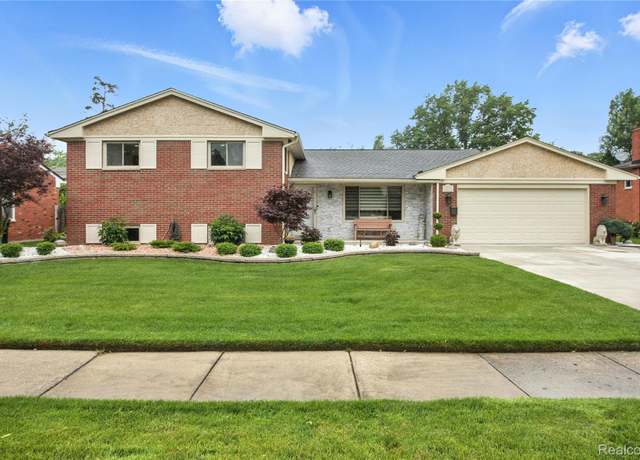 Property at 1024 Blairmoor Ct, Grosse Pointe Woods, MI 48236, 3 beds, 3.5 baths