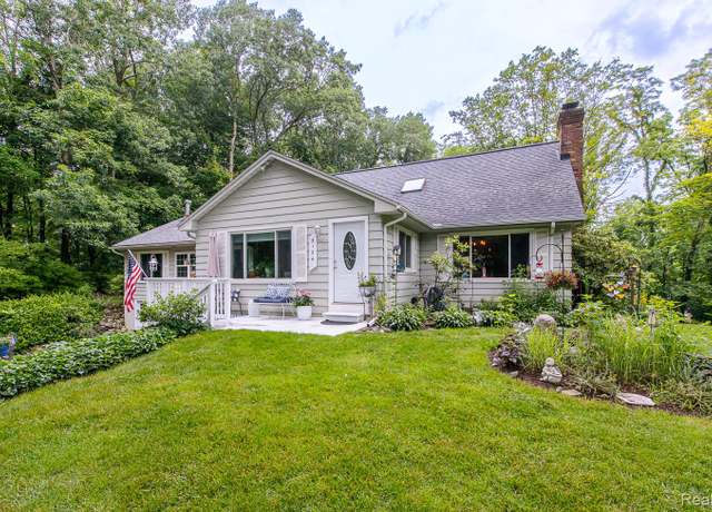 Property at 5124 Perryville Rd, Groveland Township, MI 48442, 3 beds, 1.5 baths