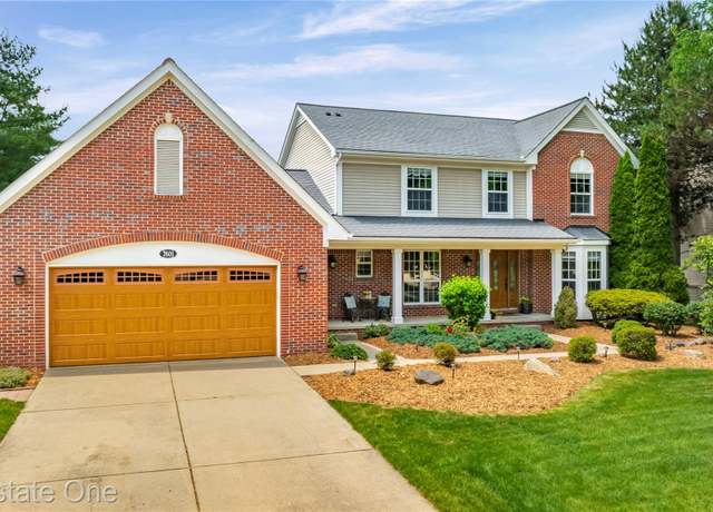 Property at 7601 Greenway Ln, West Bloomfield, MI 48324, 4 beds, 3.5 baths