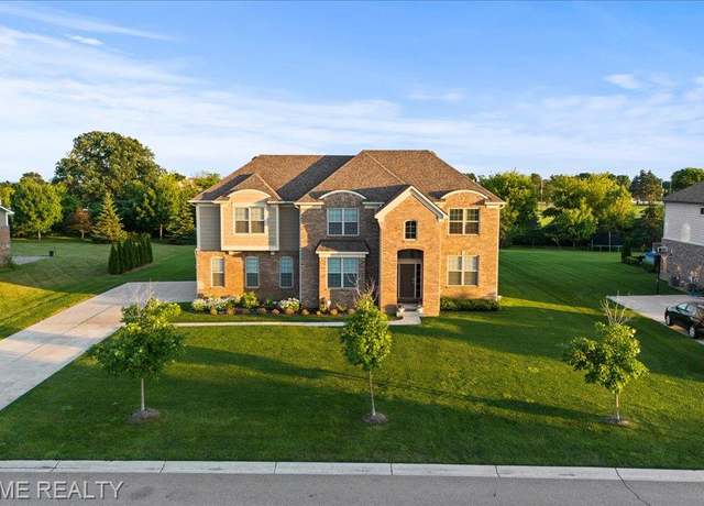 Property at 102 Oakland Crest Dr, Rochester, MI 48306, 4 beds, 3.5 baths