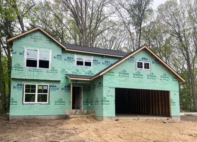 Property at 32 Manley Ave, Holland, MI 49424, 4 beds, 2.5 baths