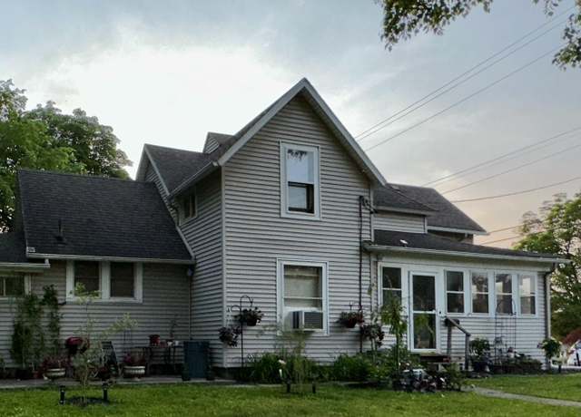 Property at 413 E Ganson St, Jackson, MI 49201, 5 beds, 1 bath