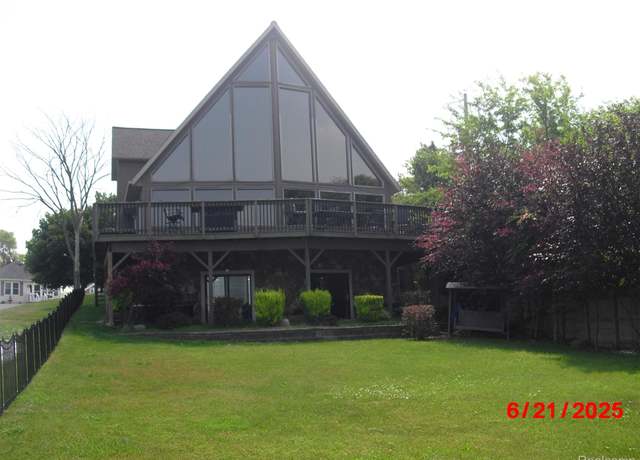 Property at 1907 Riverside Dr, Port Huron, MI 48060, 5 beds, 3 baths