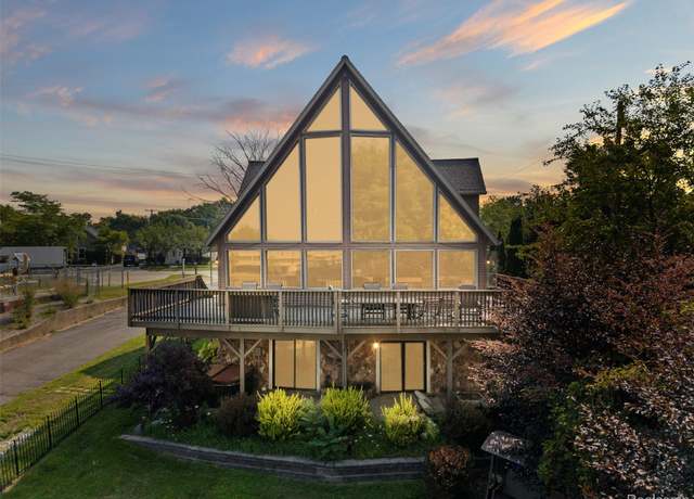 Property at 1907 Riverside Dr, Port Huron, MI 48060, 5 beds, 3 baths