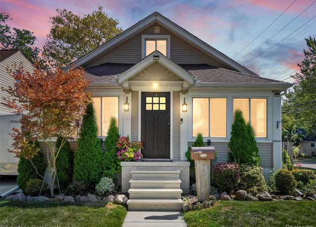 Property at 800 N Edison Ave, Royal Oak, MI 48067, 3 beds, 1 bath