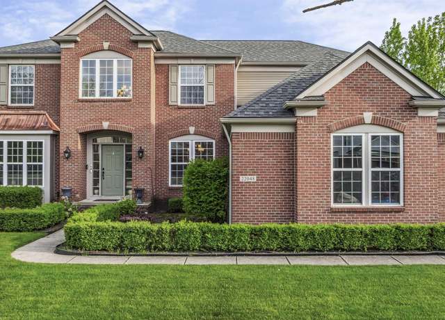Property at 22048 Bedford Valley Dr, Macomb, MI 48044, 4 beds, 4 baths