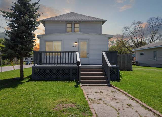 Property at 1040 Eastward St, Alma, MI 48801, 2 beds, 1.5 baths