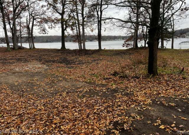 Property at 9485 Lakeview Dr, Pinckney, MI 48169